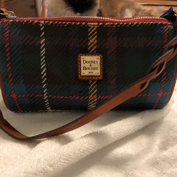 Dooney & Bourke Handbags - Dooney & Bourke Shoulder Bag in Leather